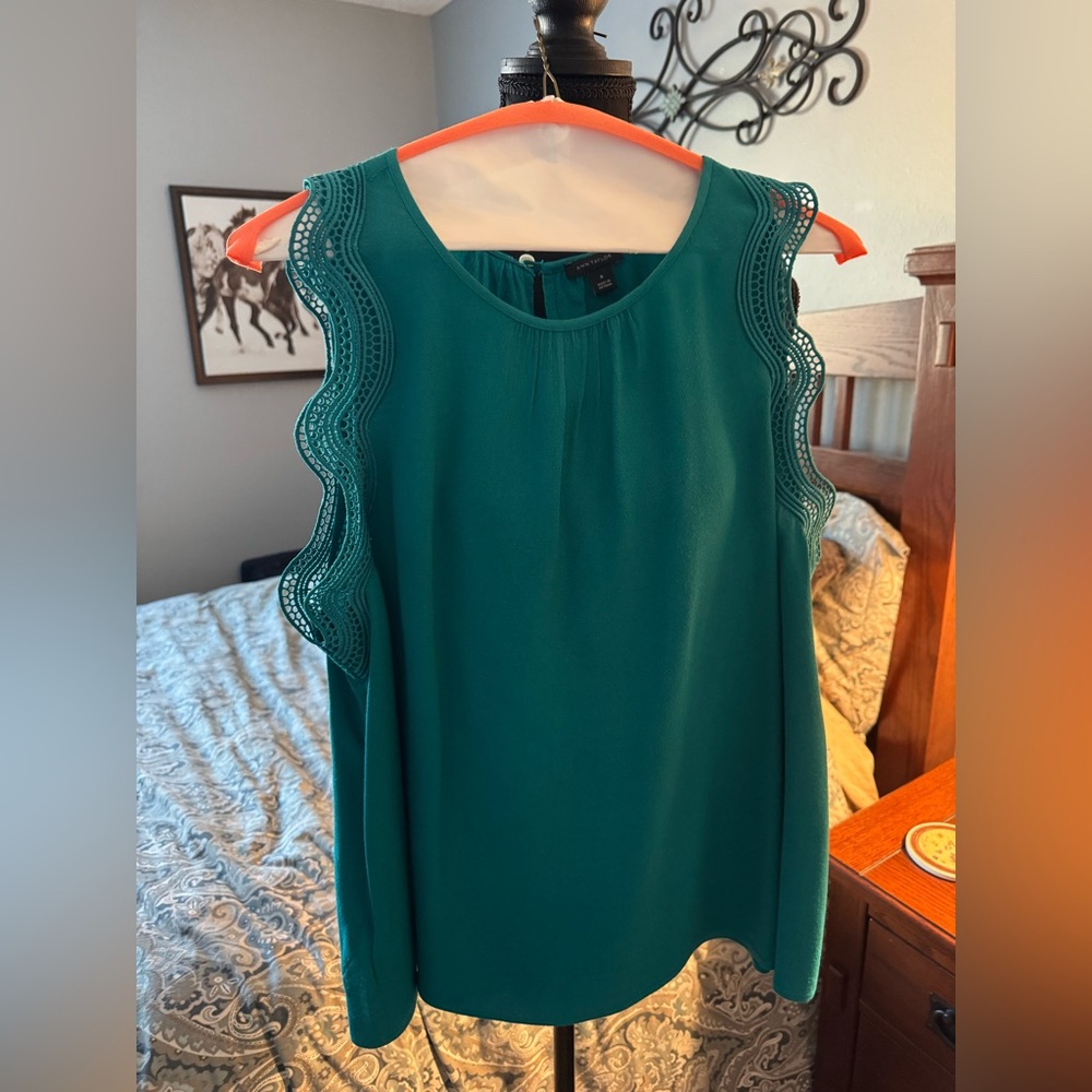 Ann Taylor sleeveless blouse size medium
